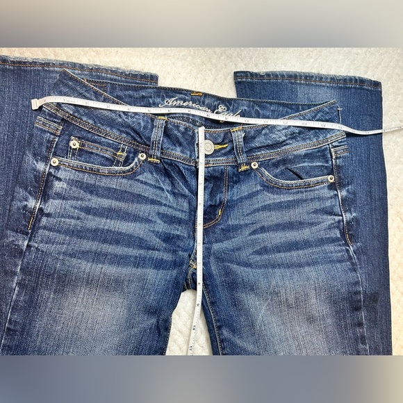 Women's American Eagle low rise slim boot blue jeans size 4 distressed knees - Picture 3 of 7